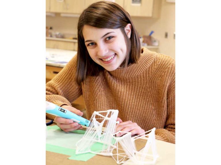 Art + science = $500 award for student jeweler