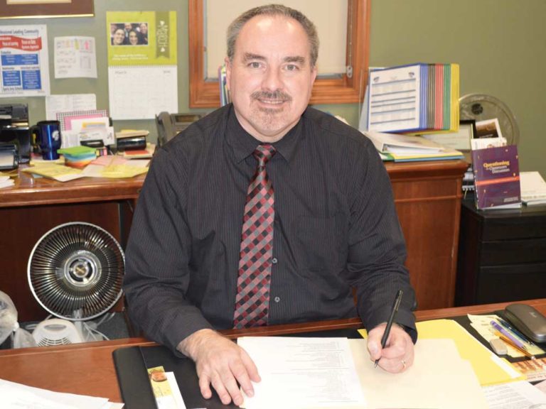 Sparta superintendent surprises district with retirement announcement