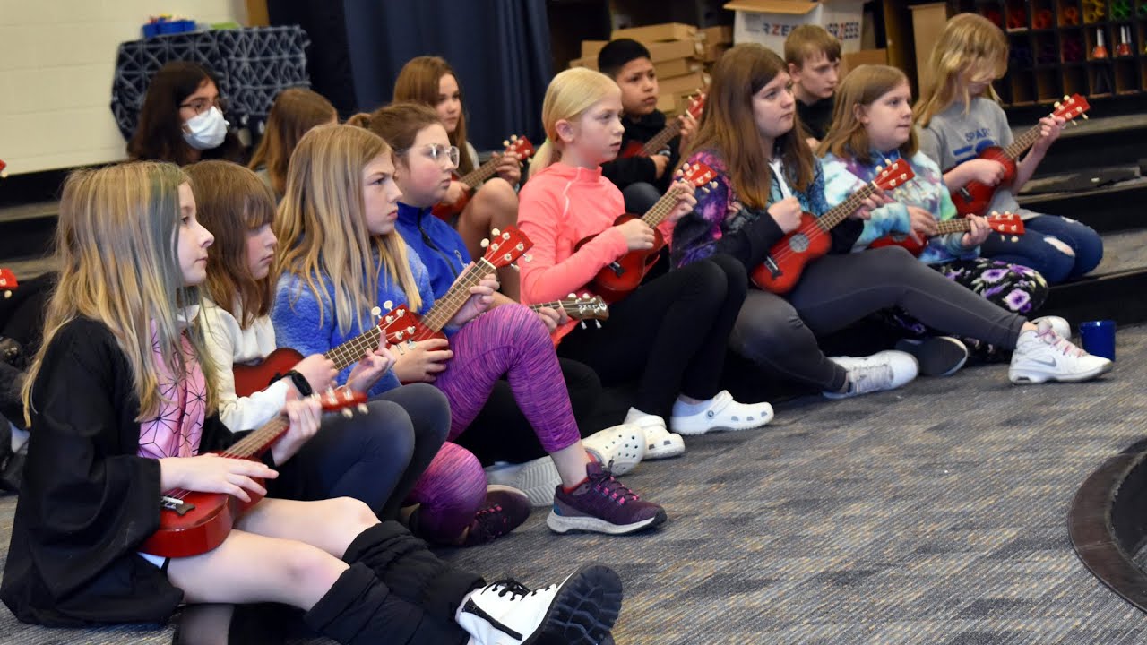 Strumming through lunch breaks School News Network A Window into