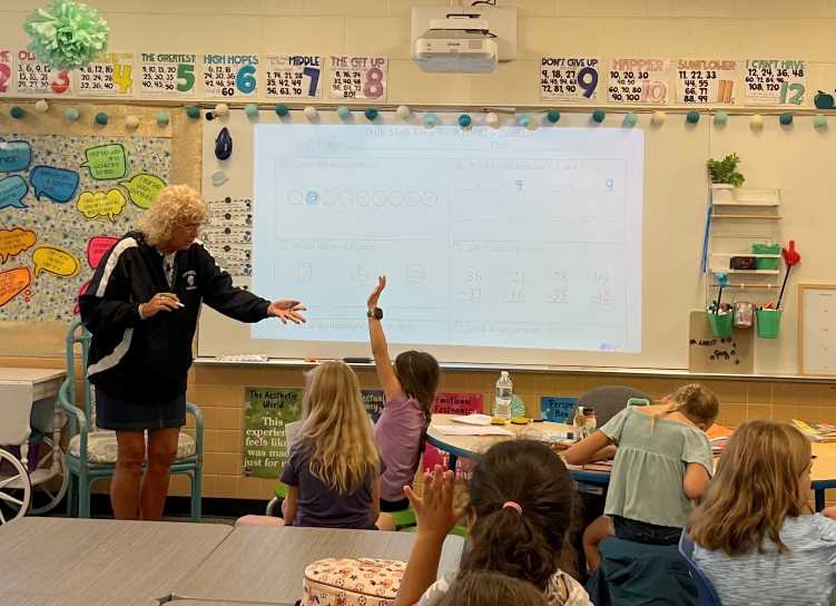 Third-grade teacher Sandy Davis calls on a student at Appleview Elementary