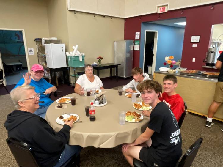 Athletes eat with Gilda’s Club members 
