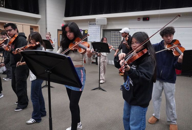 Orchestra covers ABCs of performing across genres