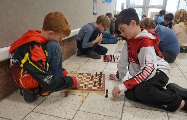 Chess players fill the hall at elementary school