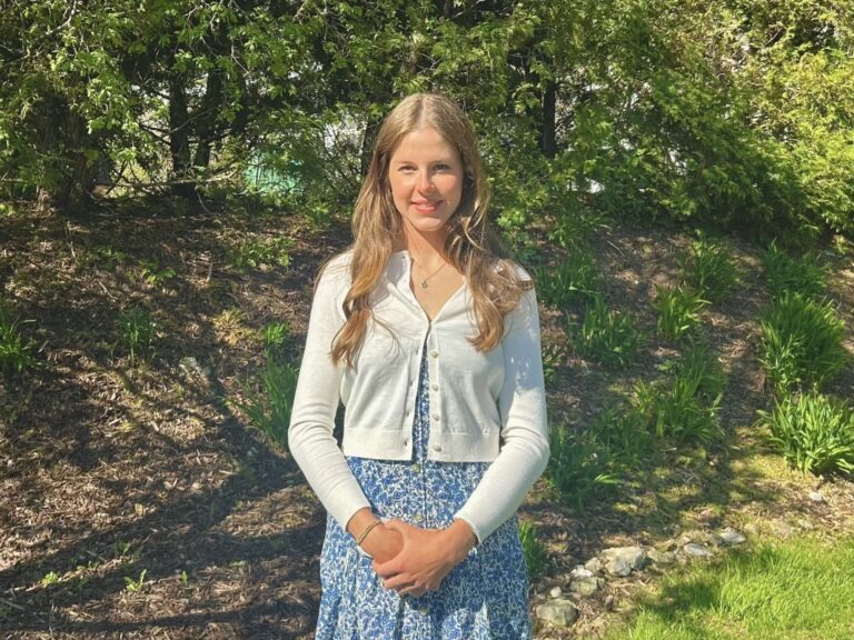 She gave the gift of greenery to her elementary school