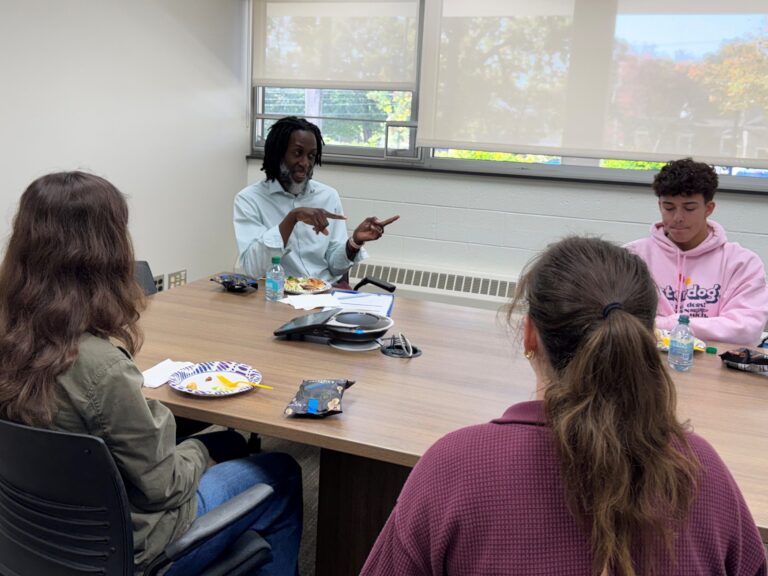 Neuroscientist chats with students about community, connection & more